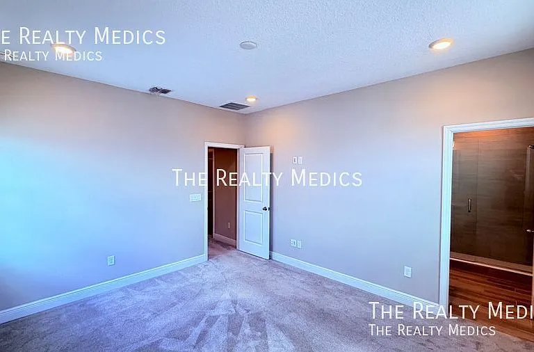 6495 Cyrils Dr — Photo 17