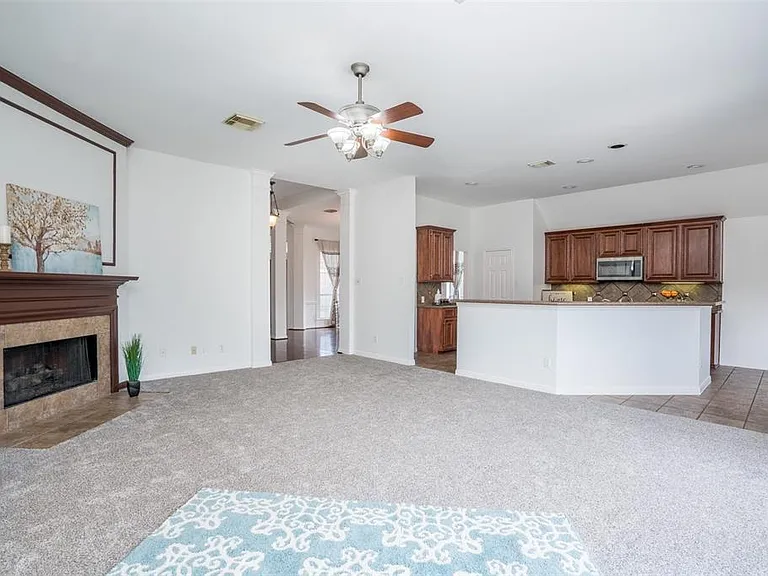 14707 Raven Hollow Ln — Photo 2