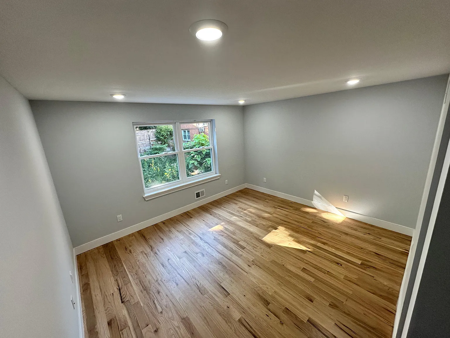 3 bed, $1,600 — Photo 1