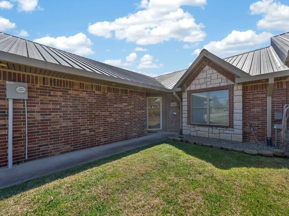 1442 Garner Ln, Longview, TX 75605