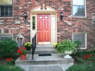 1008 Lake Way APT D9, Louisville, KY 40222