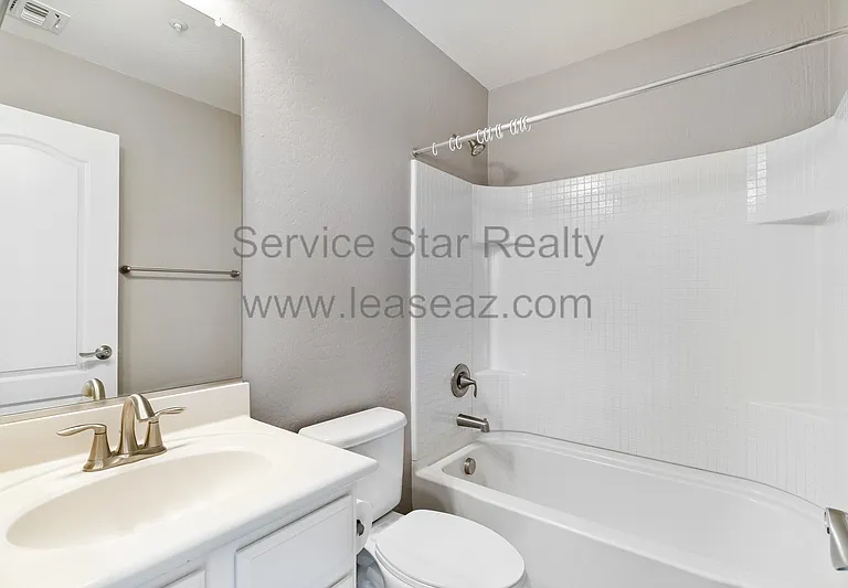 888 N Imperial Pl — Photo 32