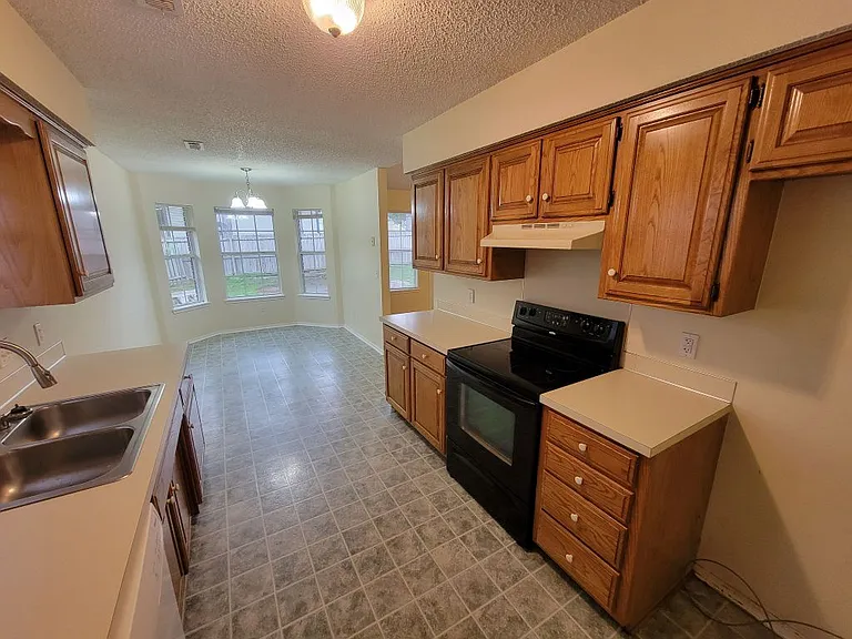 902 S Liberty Dr — Photo 7