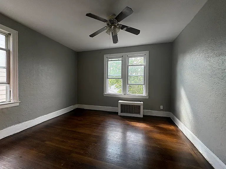 1588 Leslie St #2R — Photo 8