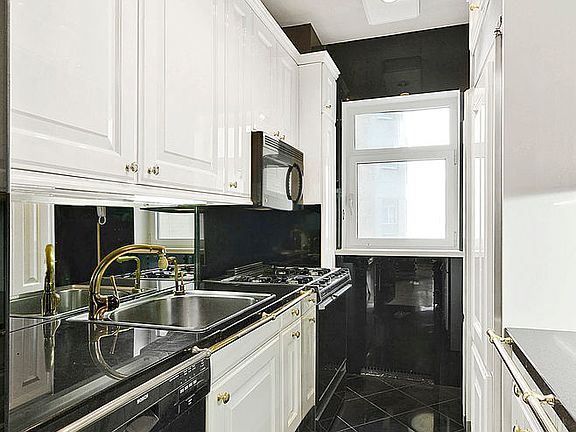 2nd image of 880 5th Ave APT 9-H