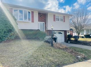 110 Spring St, Moosic, PA 18507