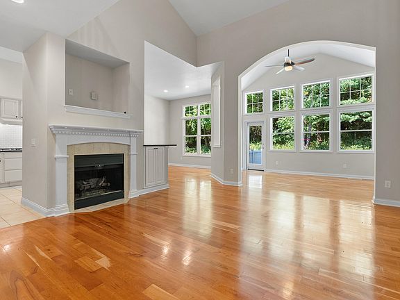 3rd image of 138 Blue Heron Ln
