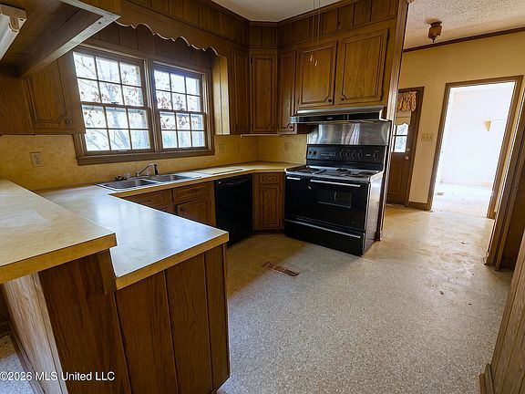 3rd image of 107 Treadway Cir