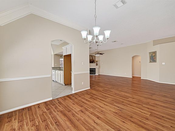 5th image of 23211 Goldensong Ct