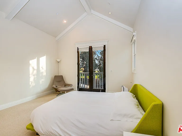 10161 Valley Spring Ln — Photo 36