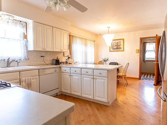 5th image of 5550 W Sunnyside Ave APT 1