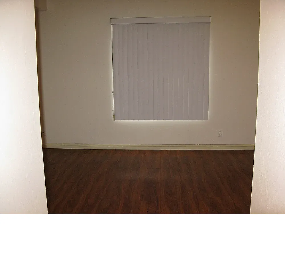Building Photo - 2905 Montrose Ave #214