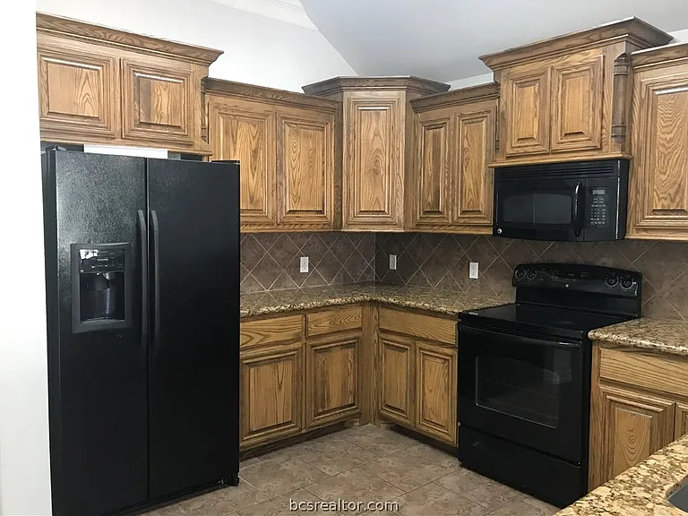 3905 Tournay Ln — Photo 7