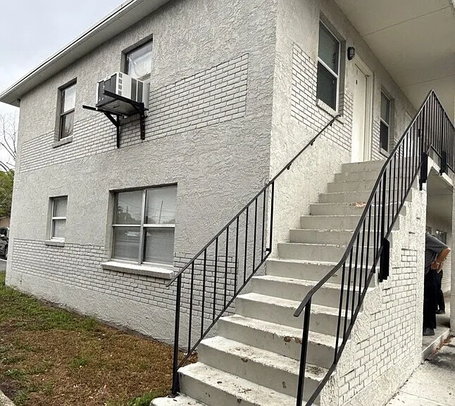 2000 W Jackson St #4 — Photo 1