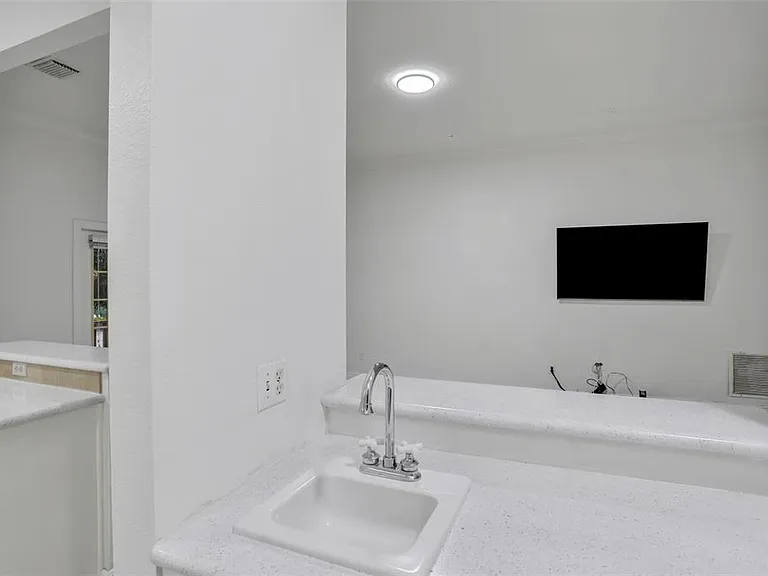 148 S Thornton Ave — Photo 30