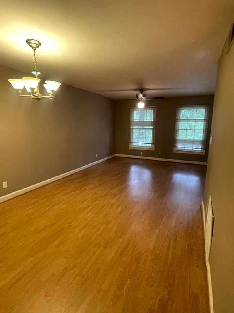Convenient Location Near Wake Forest and Coliseum — Photo 3
