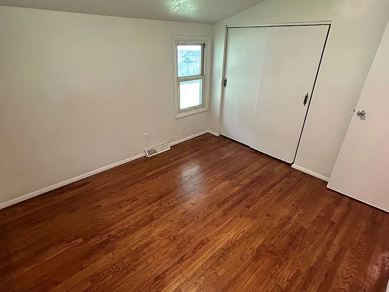 11301 Herrick Ave — Photo 6