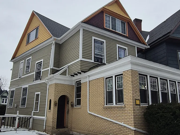392 Porter Ave #2R — Photo 1