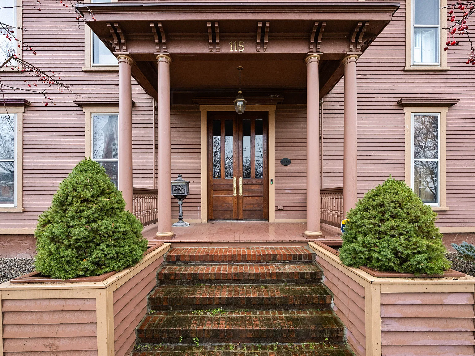 6 bed, 4.5 bath, 5564 sqft, $5,000 — Photo 2