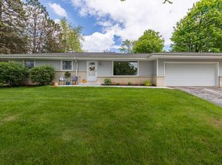 1140 S Cherokee Dr, Waukesha, WI 53186