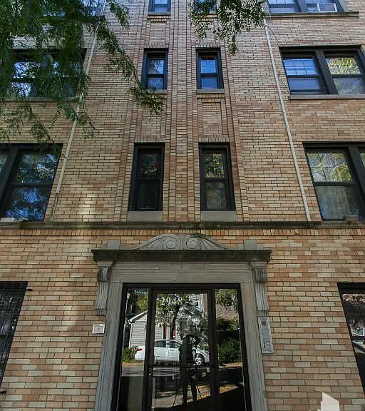 1103 W Wellington Ave #G — Photo 2