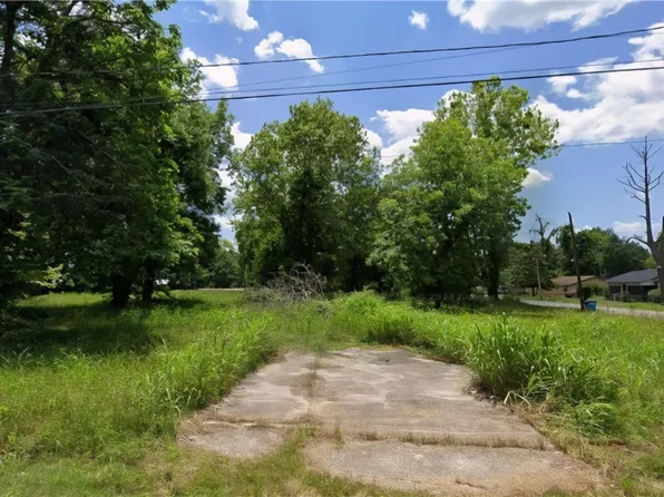 221 School Dr #10, Dermott, AR 71638