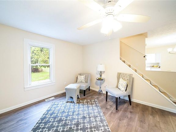 5th image of 10808 Forest St
