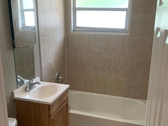 4th image of 4420 W Wallace Ave