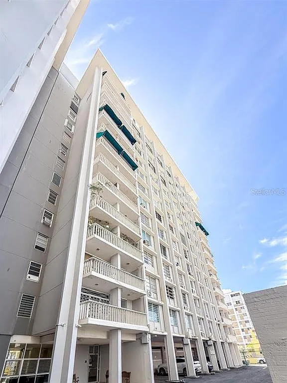 3 bed, 2.0 bath, $2,400 — Photo 1