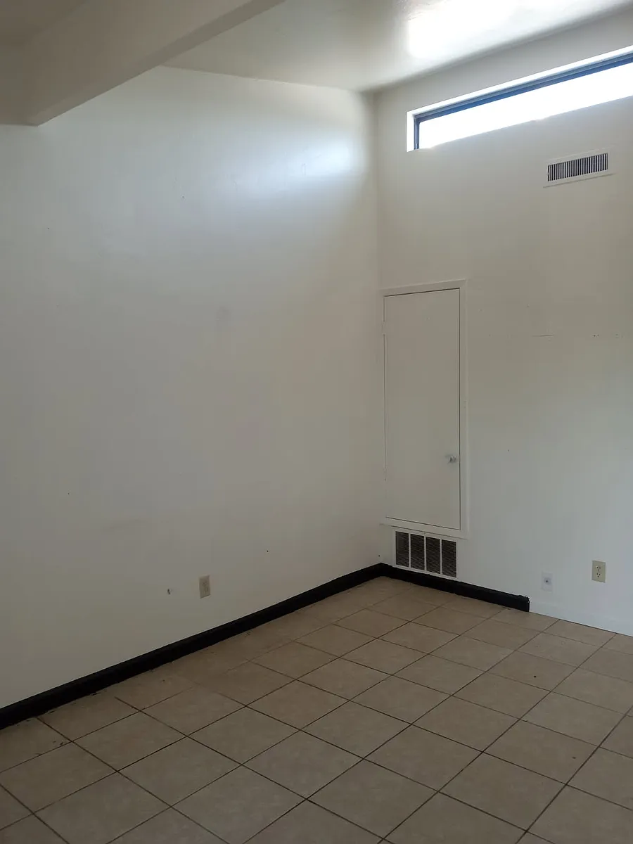 Building Photo - 569 Campbell St #D