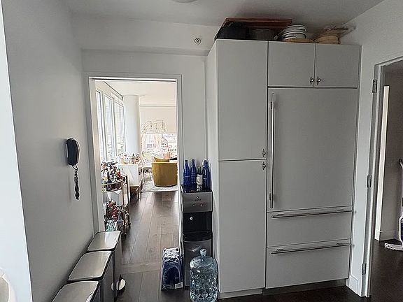 5th image of 80 Riverside Blvd #8P