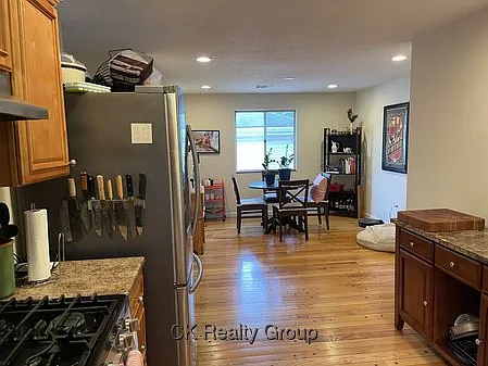 3 bed, 1.5 bath, 1235 sqft, $3,200 — Photo 4