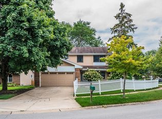 370 Pearson Cir, Naperville, IL 60563