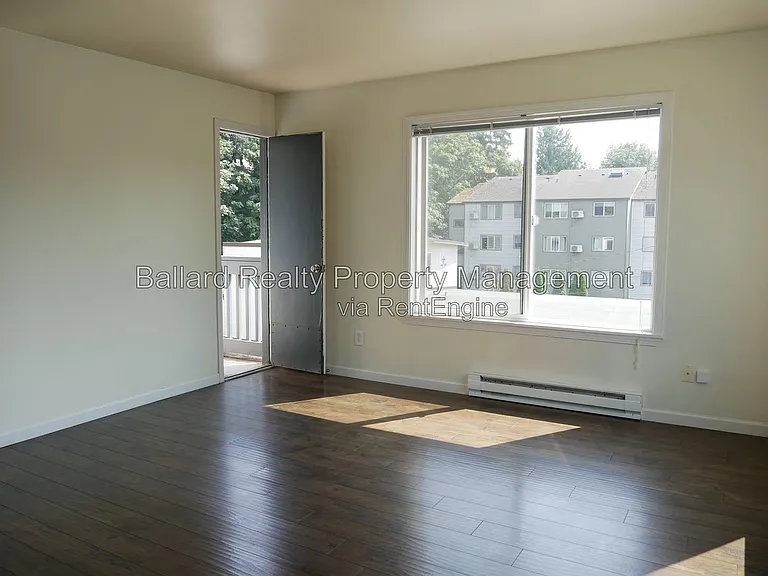 9030 Greenwood Ave N #202 — Photo 5