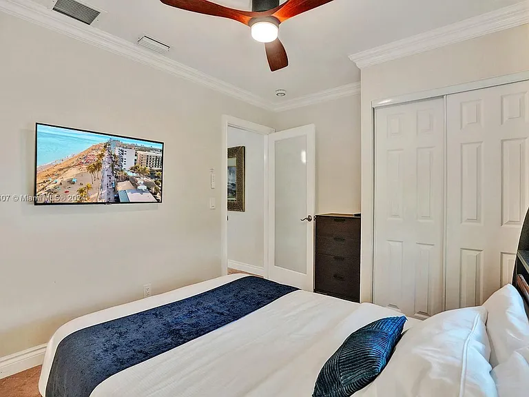 1049 N Southlake Dr — Photo 27