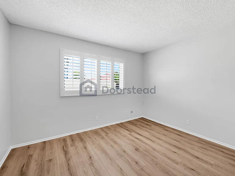 955 Fernrest Dr — Photo 16