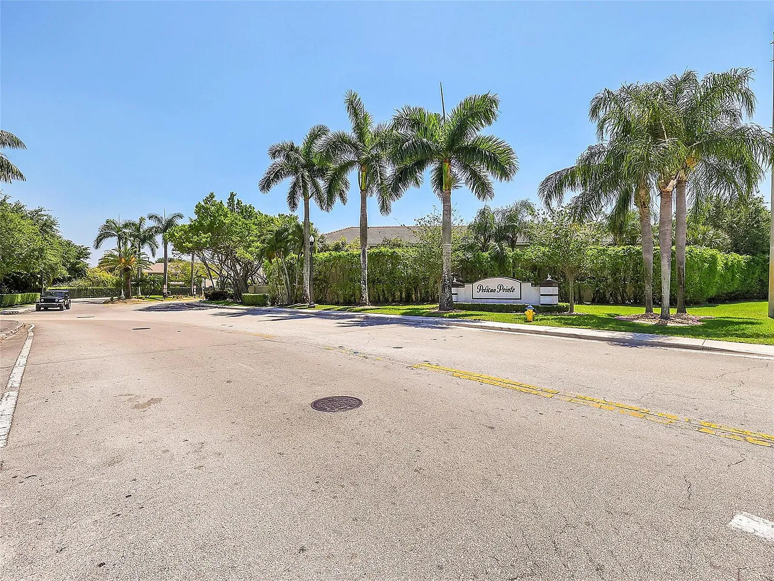 SW 122nd Ter, Pembroke Pines — Photo 2