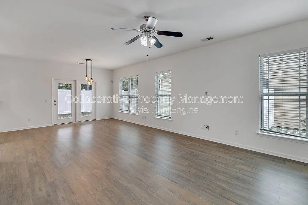 3 bed, 2.5 bath, 1692 sqft, $2,300 — Photo 4