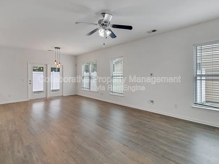 590 Summer Hill Way — Photo 4