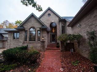 27099 Winchester Ct, Farmington Hills, MI 48331