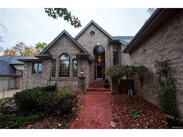 27099 Winchester Ct photo 1