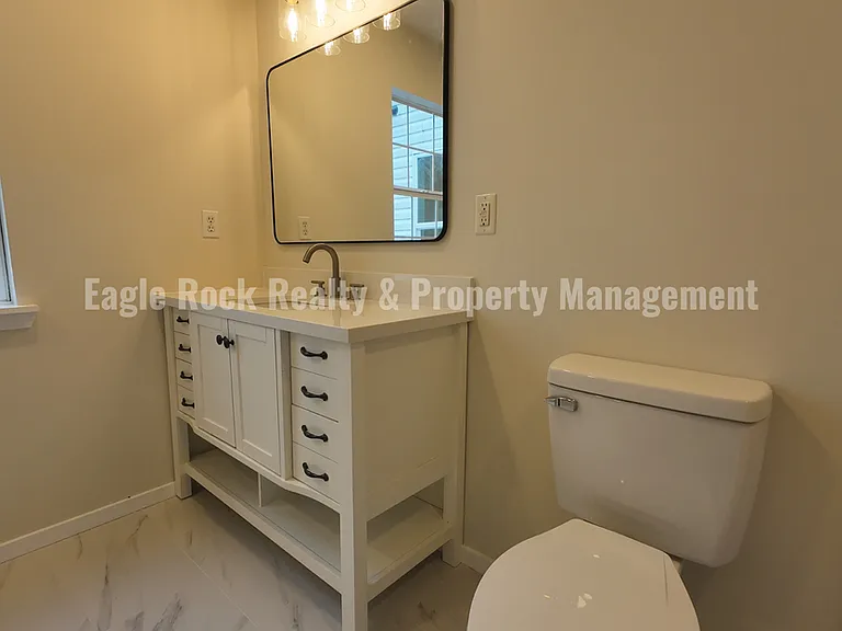 1369 E 67th St — Photo 34