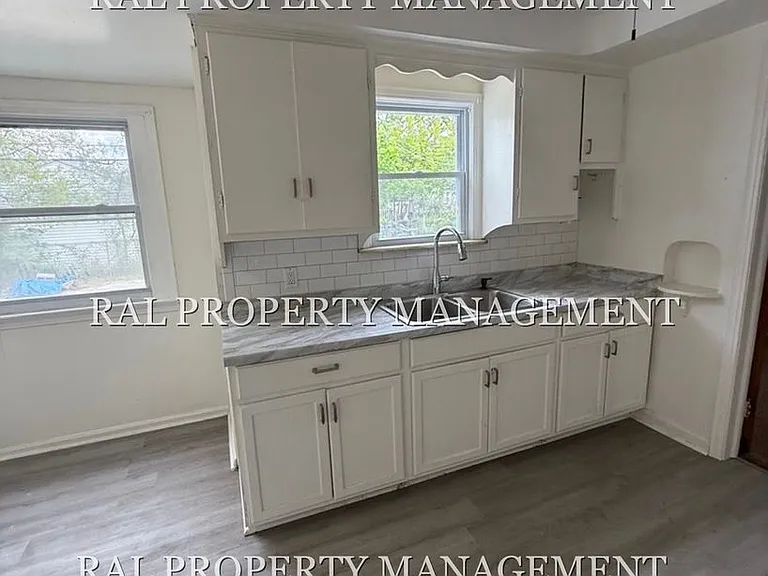 16115 Delrey Ave — Photo 2