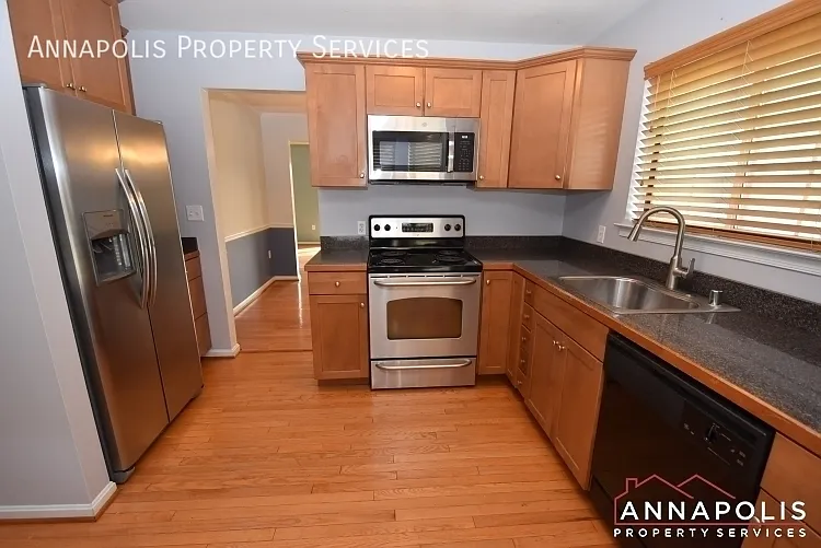 687 Genessee St — Photo 3