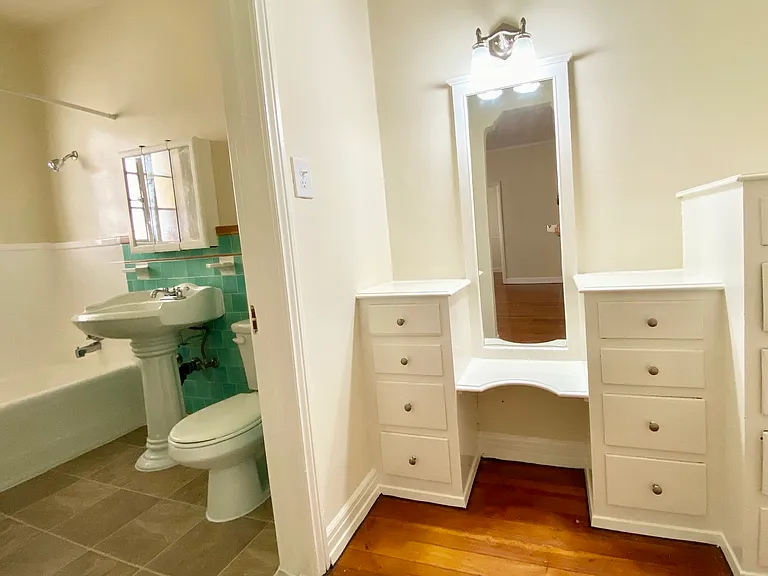 LA Rentals — Photo 7