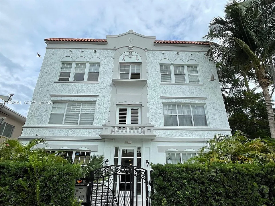 1611 Michigan Ave #15