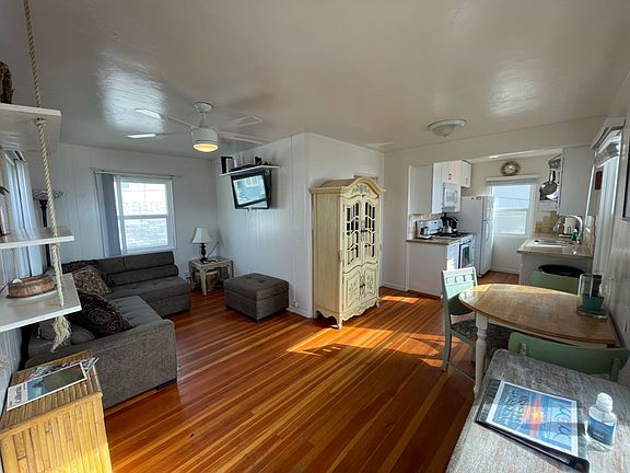 4th image of 707 Seagirt Ct