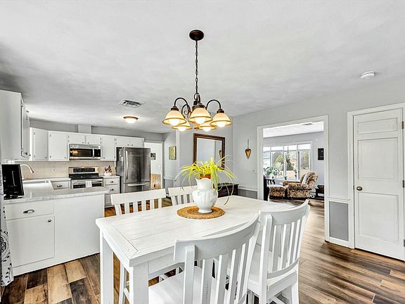 4th image of 40 Hastings Avenue