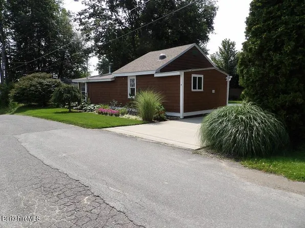 7 Wabasso St, Lanesboro, MA 01237
