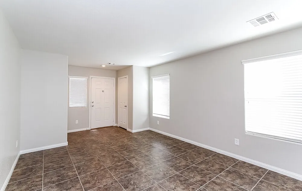 3 bed, 2.5 bath, 2148 sqft, $2,410 — Photo 4